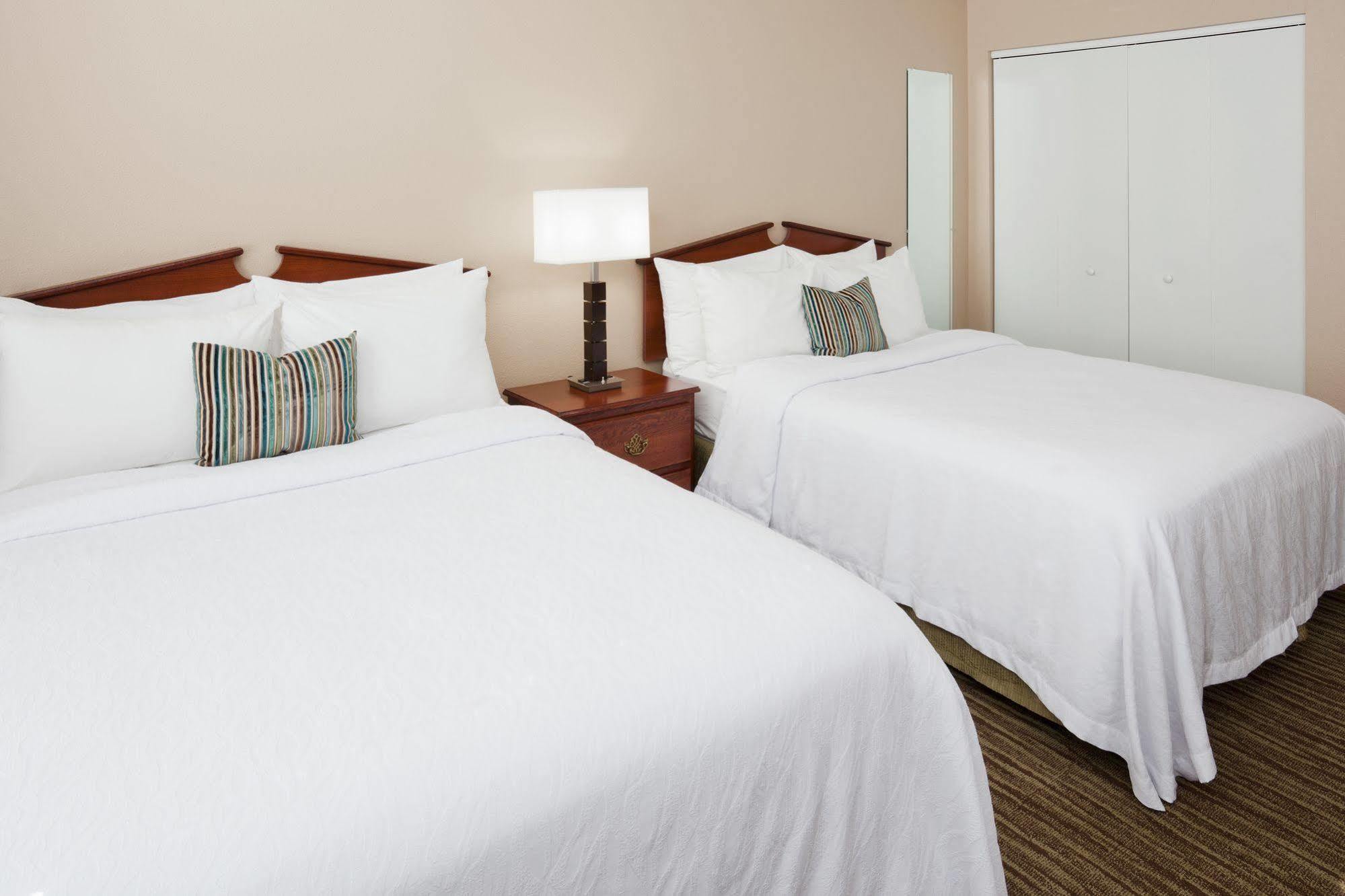 Grandstay Residential Suites Hotel - Eau Claire Esterno foto